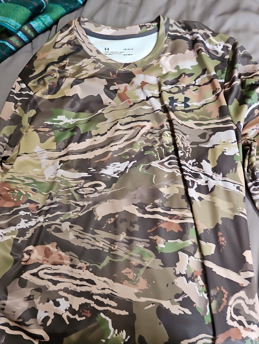 Under Armour Men’s Long Sleeve Camo Performance Shirt - Green/Khaki/Brown